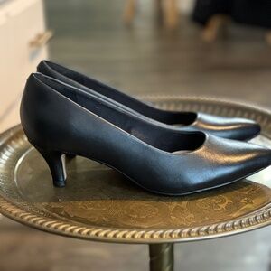 Black Clarks stiletto size 7.5